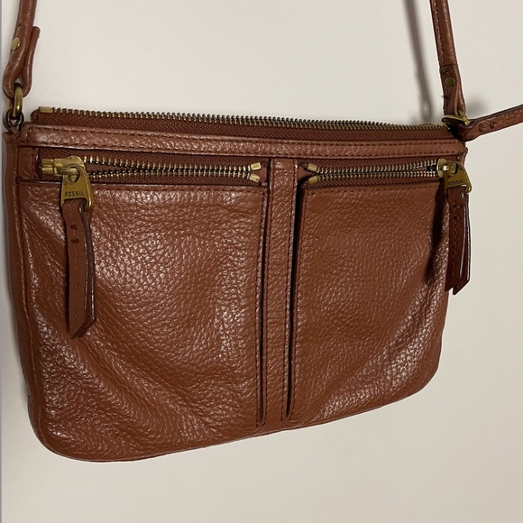 Brown Leather Fossil crossbody purse - Picture 1 of 4